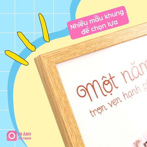In ảnh rõ nét – khung gỗ viền tinh tế, treo phòng bé cực xinh.