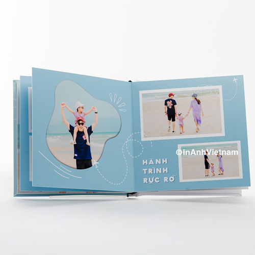 Ghi lại kỷ niệm du lịch của bé với ba mẹ